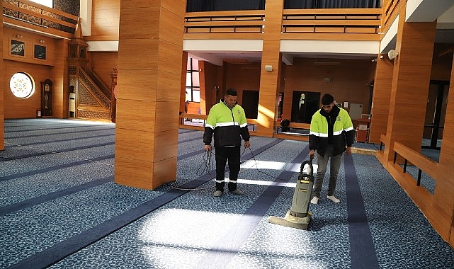 Dikili Belediyesi’nden Ramazan Ayı Öncesi Cami Temizliği