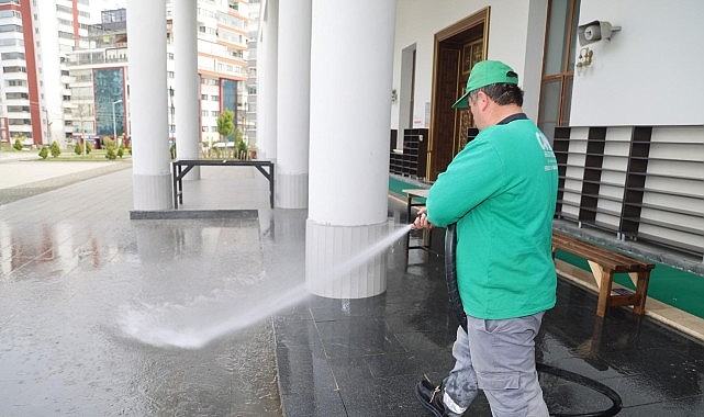 Canik’te Camilerde Bayram Temizliği