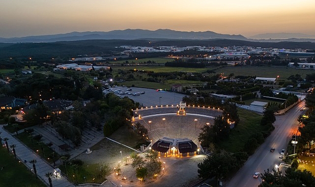 Zeki & Metin Amfi Tiyatro perde açmak için gün sayıyor