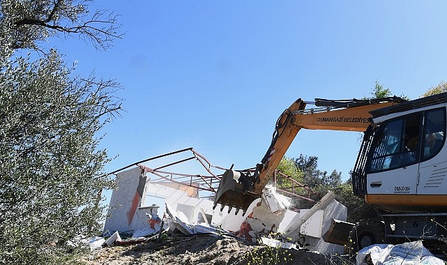 25 kaçak yapı yıkıldı