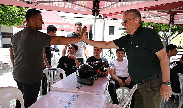 Başkan Topaloğlu, liselilerin kermesine katıldı