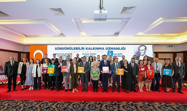 Başkan Zeyrek: “Zirvede ortaya çıkan fikirler, Manisa’nın geleceği için bir eylem rehberine dönüşecek”