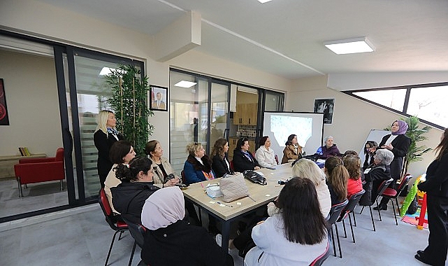 Bayraklı’da kadınlar danışma merkezi atölyelerinde buluşuyor