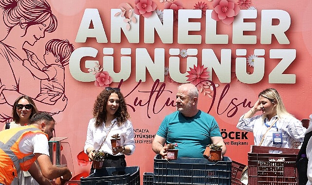 Büyükşehir’den ‘Annelere’ 25 bin çiçek