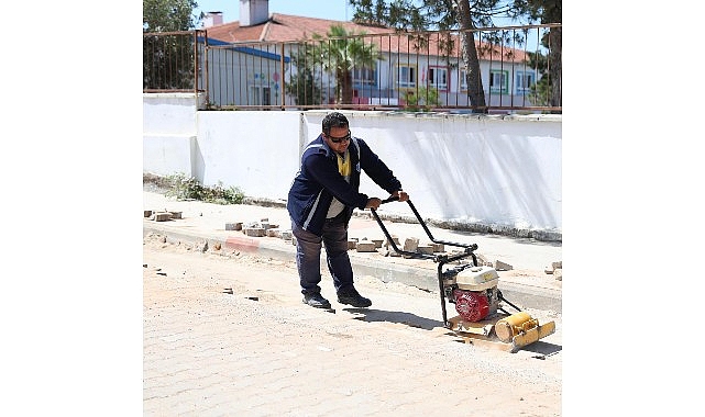 Didim Belediyesi, ilçe genelinde başlattığı yol yapım çalışmalarını tüm hızıyla sürdürüyor.