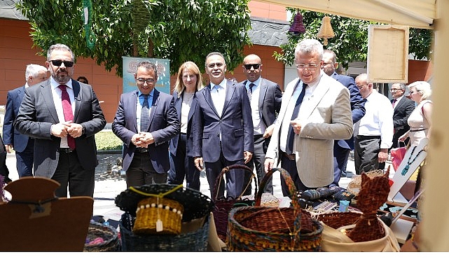 İzmir’de “Hayat Boyu Öğrenme Haftası” Coşkuyla Kutlanıyor