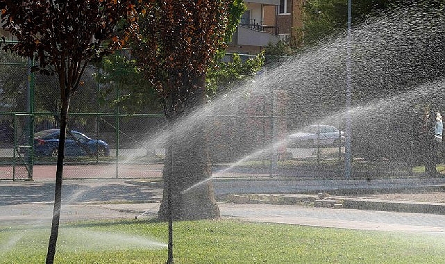 İzmir’in parklarında su kaybına geçit yok