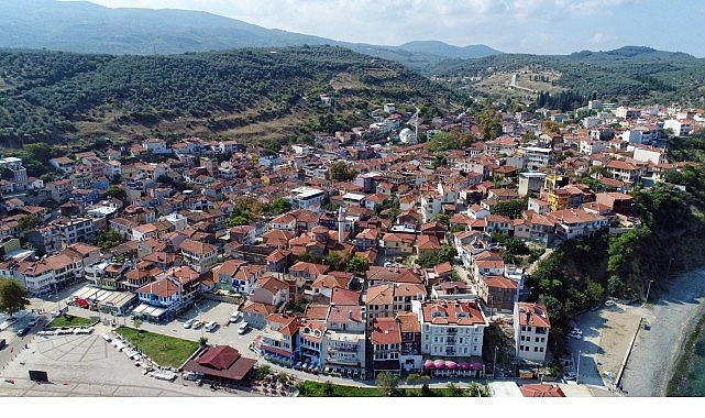 Tirilye’de Zeytin Çiçeği Festivali Coşkusu