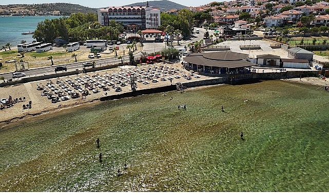 Ayvalık Belediyesi plajlarında göndere “Mavi Bayrak” çekildi…