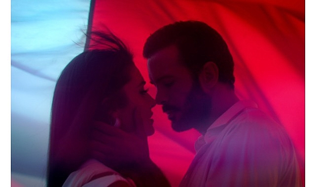 Hande Erçel ve Barış Arduç’un Başrollerinde Yer Aldığı Disney+’ın ‘Aşkı Hatırla’ Dizisinden Yeni Tanıtım Yayınlandı!