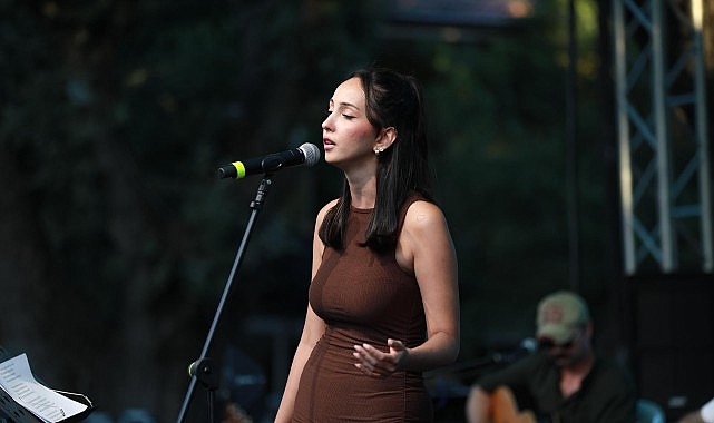 6. Burhaniye Kitap Fuarı’nda Sanat ve Edebiyat Dolu Bir Gün Daha Geride Kaldı