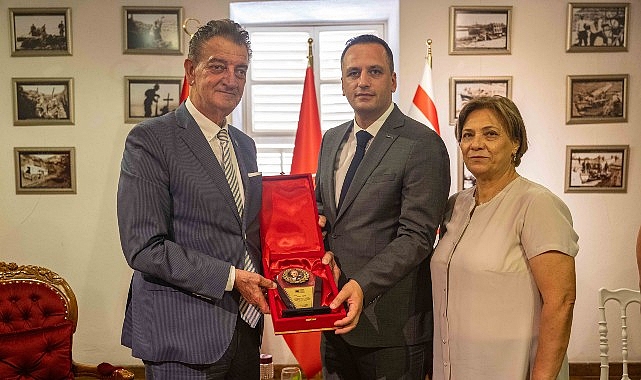 Hüsnü Bozkurt’tan Başkan Eşki’ye ziyaret: “Gençlerle umut büyüyor”