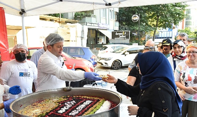 Kadıköy’de 21 mahallede aşure ikramı