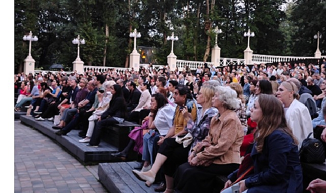 Kocaeli Şehir Tiyatroları, Dünya sahnesinde