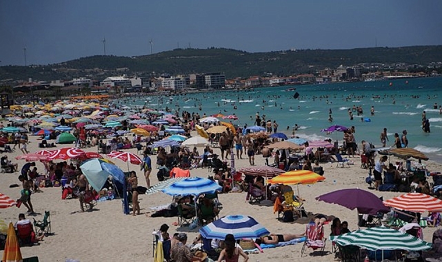 Çeşme Belediyesi plajları bir kez daha Mavi Bayrak kazandı