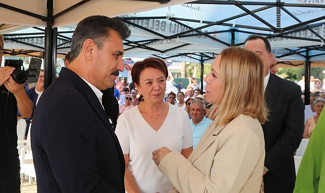 Dikili’de Ferdi Zeyrek Parkı Açıldı