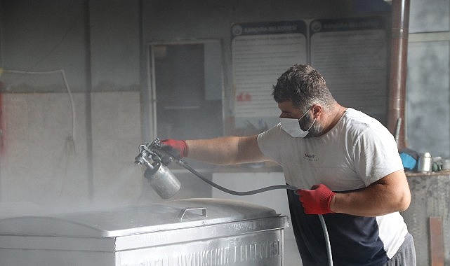 Kandıra Belediyesi, Çöp Konteynerlerini Tamir Ederek Tasarruf Sağlıyor