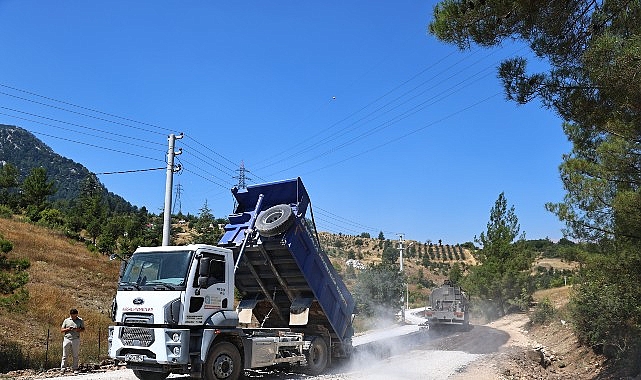 Kemer Ovacık Mahallesi’nin 3.5 kilometrelik yolu asfaltla buluştu
