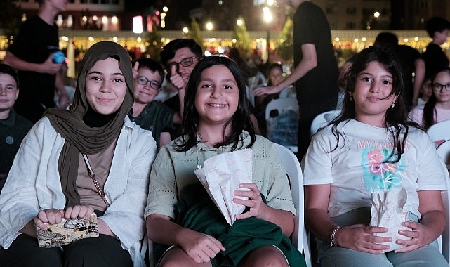 Milli İrade Meydanı, sinemaseverlerin adresi oldu