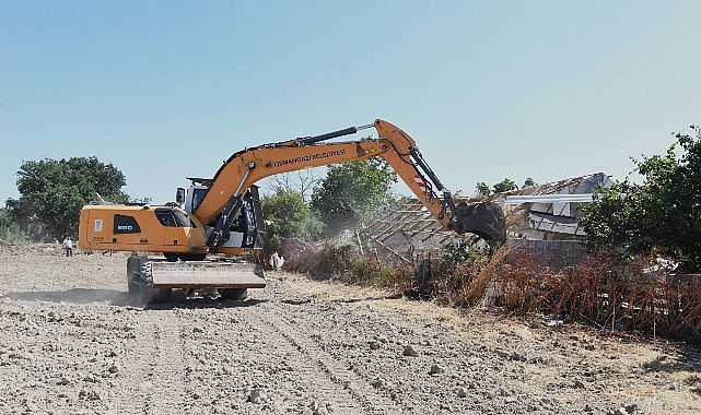 Sit alanına yapılan kaçak yapılar yıkıldı
