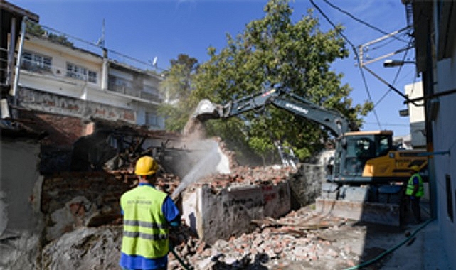 Ballıkuyu dönüşüm bölgesindeki metruk yapılar yıkılıyor