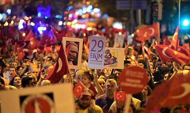 Bornova’da Cumhuriyet Bayramı’na coşkulu kutlama