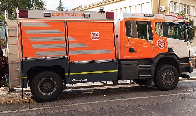 İzmir İtfaiyesi deprem sonrası destek için Sındırgı’da