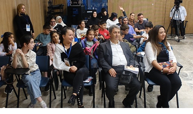 Yazar ikiz kardeşler Kocaeli Kitap Fuarı’na renk kattı; “Kitap yazmak isteyenler çok okusun”