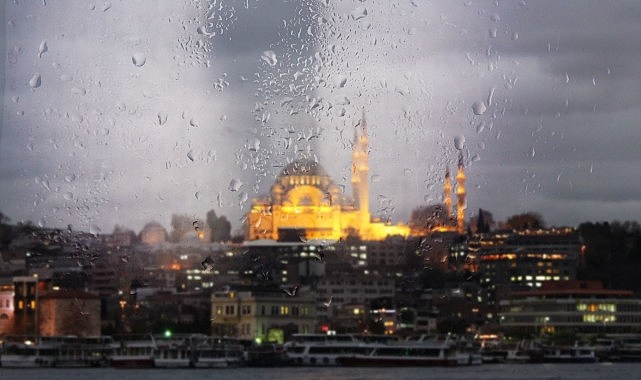 AKOM: İstanbul Yılbaşına Soğuk ve Yağışlı Havayla Giriyor