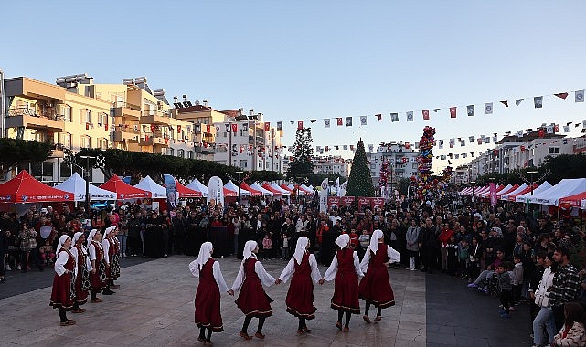 Başkan Vekili Büşra Özdemir Noel Baba Festivali’ne katıldı