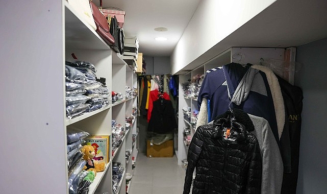 Buca’da giysi kumbaraları ile dayanışma büyüyor