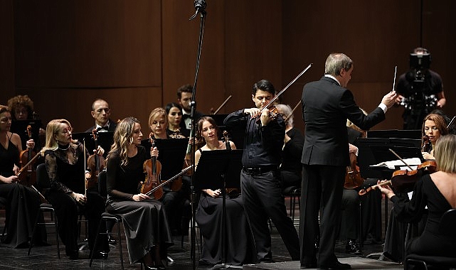 İstanbul Devlet Senfoni Orkestrası Aralık ayının ilk konserinde keman virtüözü Robert Lakatos’u ağırladı