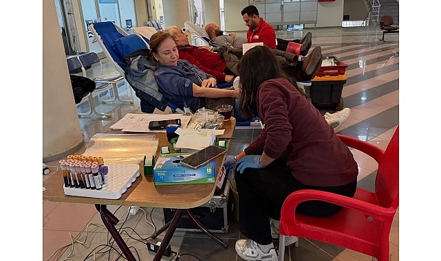 Kan Stoklarına Gölcük Belediyesi’nden Güçlü Destek