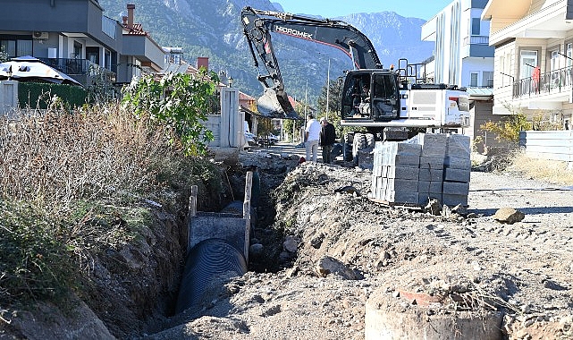 Kuzdere’de yağmur suyu drenaj hattı çalışmaları